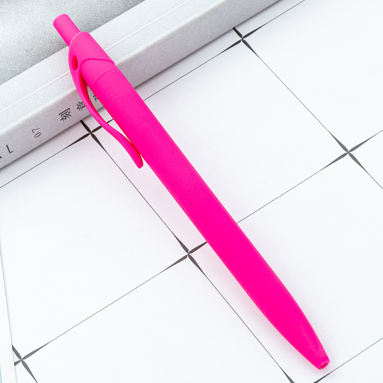 Bolígrafo de plástico multicolor se puede imprimir logotipo de escritorio de oficina bolígrafo de hotel promocional publicidad bolígrafo de regalo