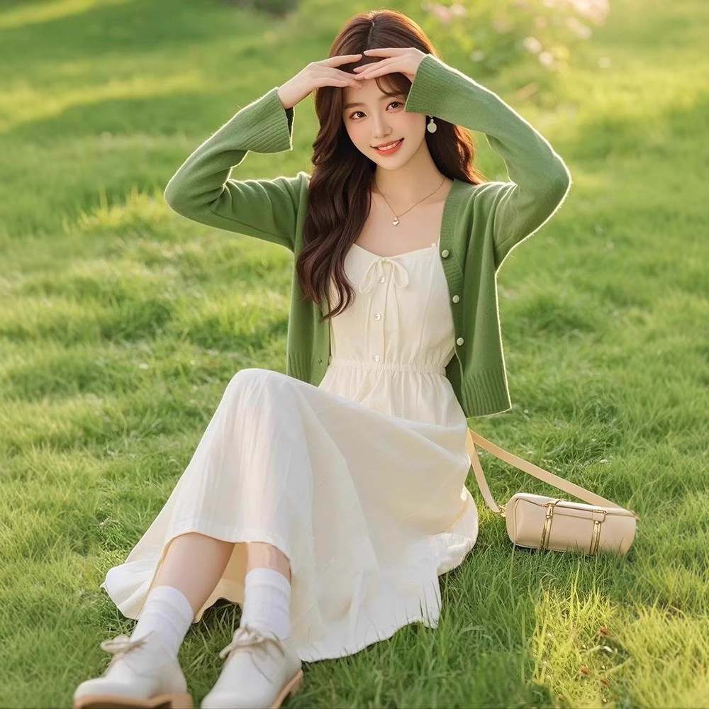 Spring dress with a complete set of Mori style wear socialite temperament green knitted cardigan gentle wind suspender skirt suit