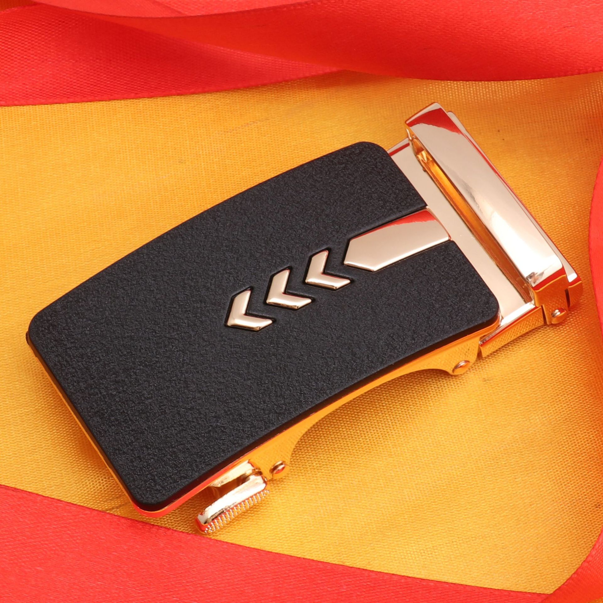 Hongsheng fábrica 4,0 primavera cinturón hebilla automática hebilla esmerilado hebilla de cinturón de los hombres Aleación de superficie negra hebilla de dos piezas