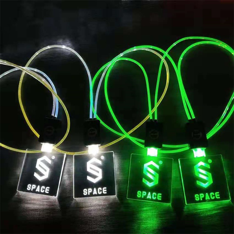 Etiqueta luminosa de acrílico LED colorido luminoso insignia bar KTV fiesta conducción insignia nombre láser LOGO
