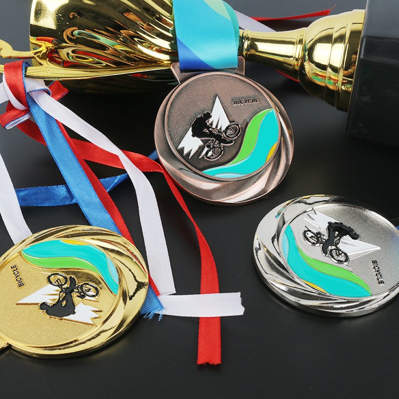 Medalla de aleación de zinc listado de producción montar oro y plata medalla de bronce competencia deportiva Medalla de Honor de producción de medalla conmemorativa