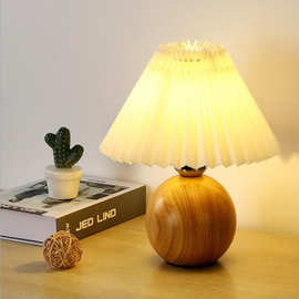 北欧创意木艺台灯创意书房护眼灯木圆球卧室床头装饰百褶罩台灯具