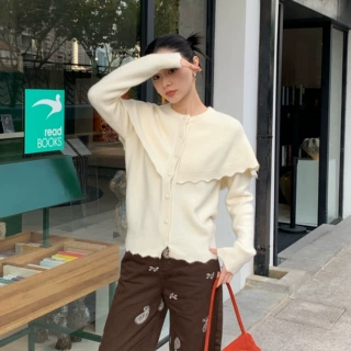 【诠释】NEWOPEN25冬法式甜美减龄单排扣圆领披肩毛衣开衫女F7156