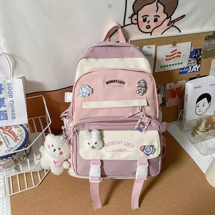 액세서리가 없는 핑크색 책가방