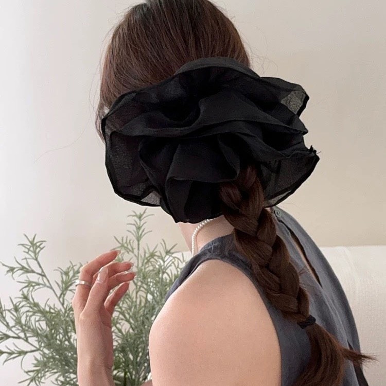 Scrunchie principessa in organza voluminoso e arricciato per code_voghion.com