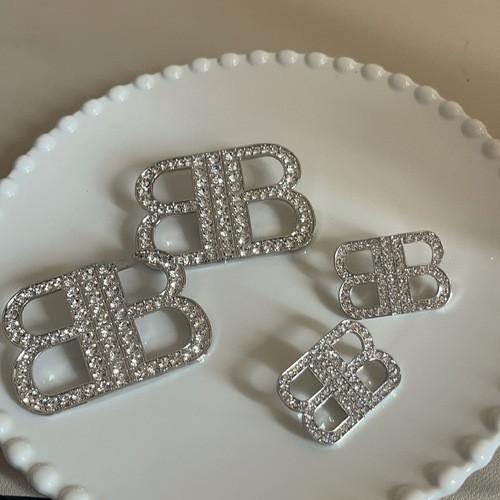 Ins celebrity niche design sense full diamond double B letter earrings European and American light luxury fashion high-end glamorous lady style earrings