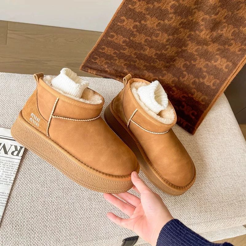 Северо-восточные снежные сапоги короткие сапоги 2024 зимние новые бархатные толстые кожаные толстые подошвы водонепроницаемые нескользящие хлопковые сапоги маленькие короткие сапоги