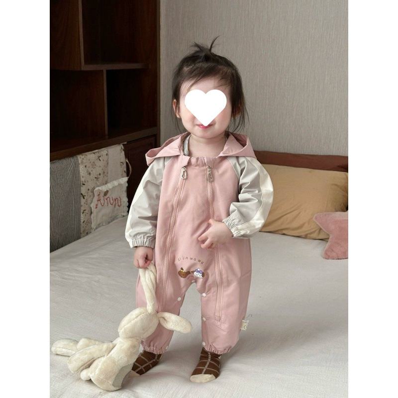 赤ちゃんの秋服の女性の赤ちゃんは帽子のワンピースのジッパーの突撃服の長袖の二重の秋のコートで服を登ります。|undefined