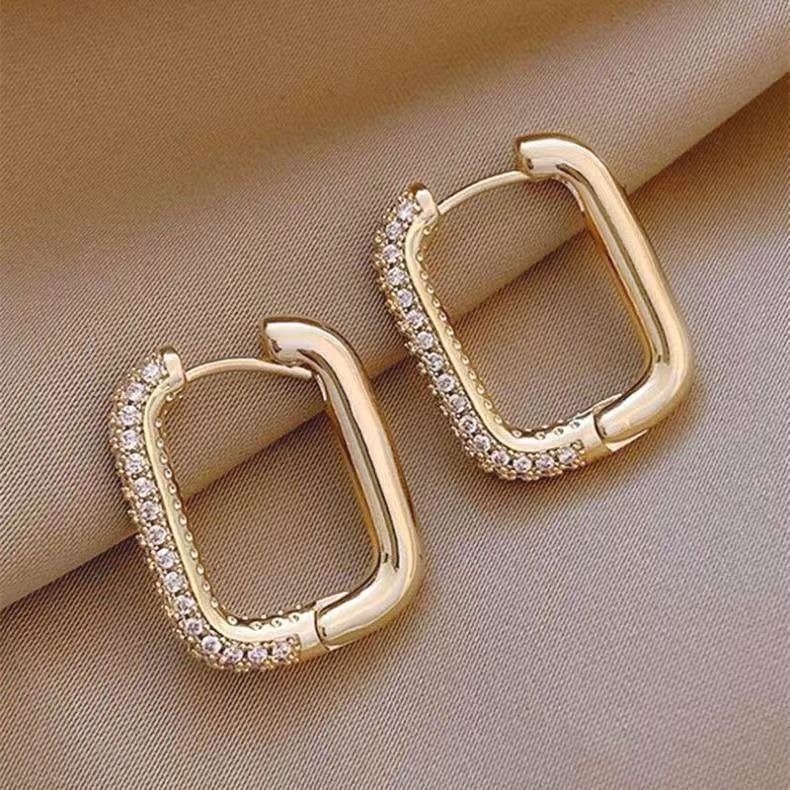 Temperamento y moda, hebilla de oreja ovalada con incrustaciones de diamantes brillantes, diseño de nicho, joyería de oreja rectangular geométrica simple y exquisita