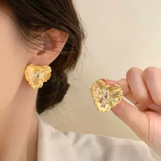 S925银针金色耳钉2026年新款爆款女人味耳环轻奢气质金属耳饰巨好