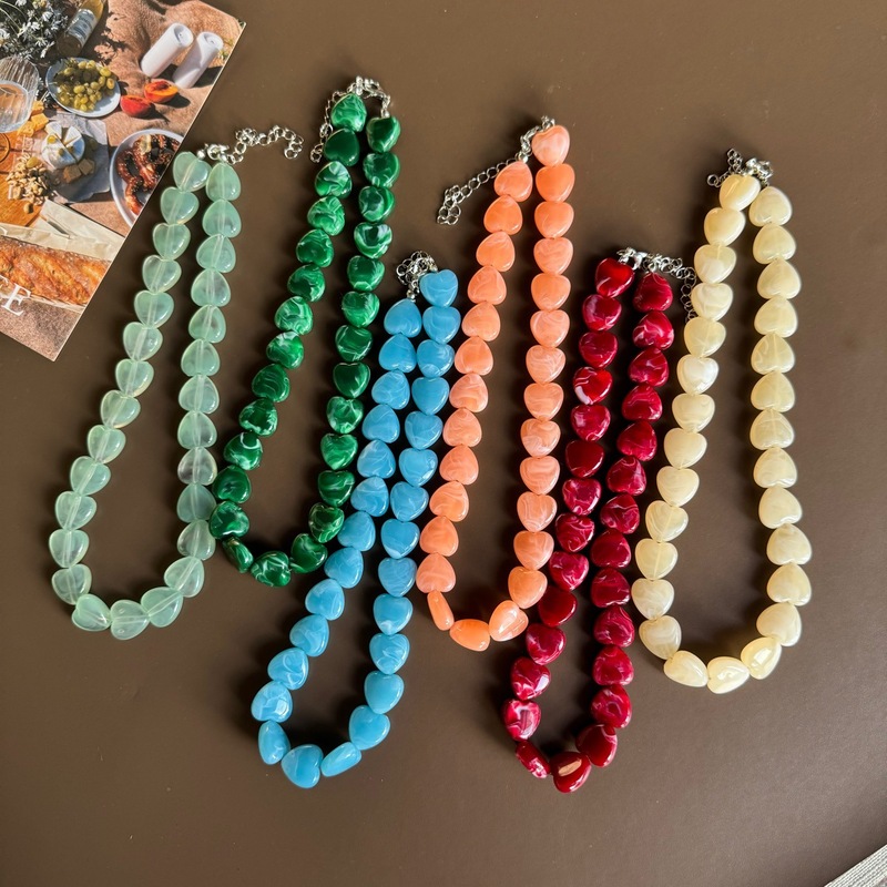 Korean Ins New Acrylic Heart Beaded Necklace Fashion Niche Design Clavicle Chain Versatile Necklace for Women