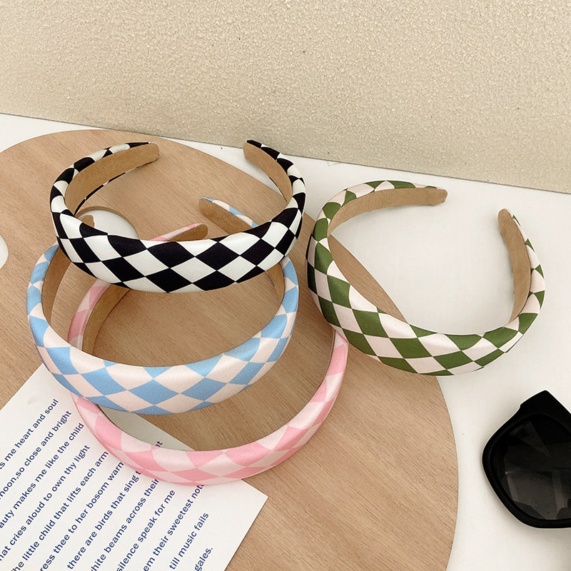 New Wide-brimmed Color Matching Checkerboard Sponge Headband Wholesale Nihaojewelry display picture 1