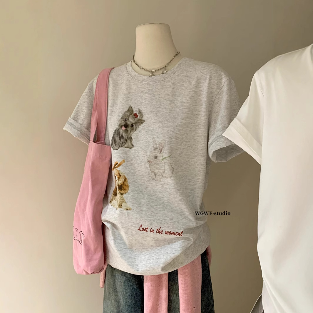 WGWE American Retro Puppy Print Mujer 2025 Verano Diseño Sense Xiaozhong suelta Camiseta de manga corta Mujer W5390