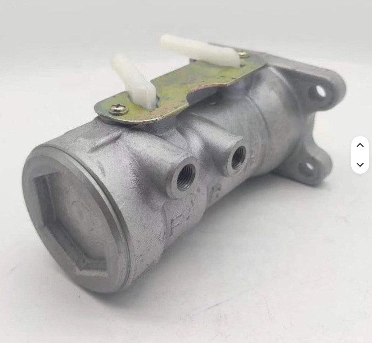 Suitable for Isuzu car brake master cylinder, part number 8-97254-771-0, 8972547710