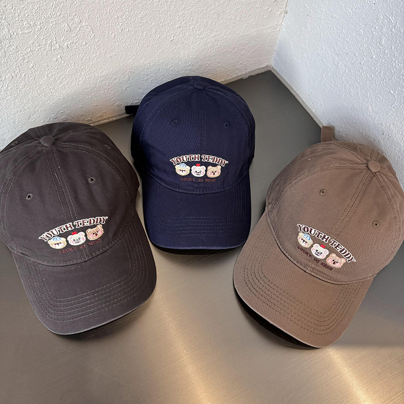 Sombreros de lengua bordados de dibujos animados coreanos para mujeres primavera y verano casuales versátiles parejas de estudiantes vino rojo sombrero de béisbol moda