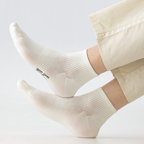 Men's socks spring and summer thin cotton mid-tube socks, boneless antibacterial cotton socks, deodorant sports black and white cotton socks