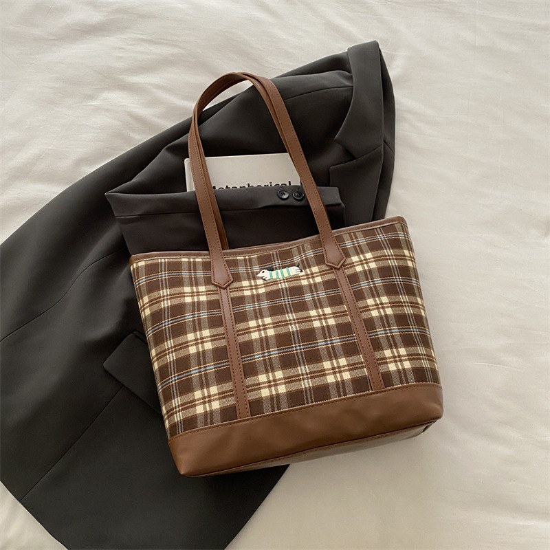 Otoño y invierno retro bolsas de gran capacidad a cuadrícula para mujeres 2024 nueva bolsa de hombro de viajes casuales bolsa de estudiantes universitarios