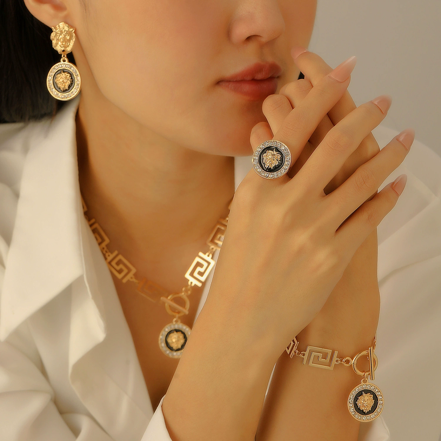 Европейский и американский трансграничный тренд львиная голова с бриллиантами кулон ожерелье серьги браслет кольцо набор дворцового стиля ретро аксессуары