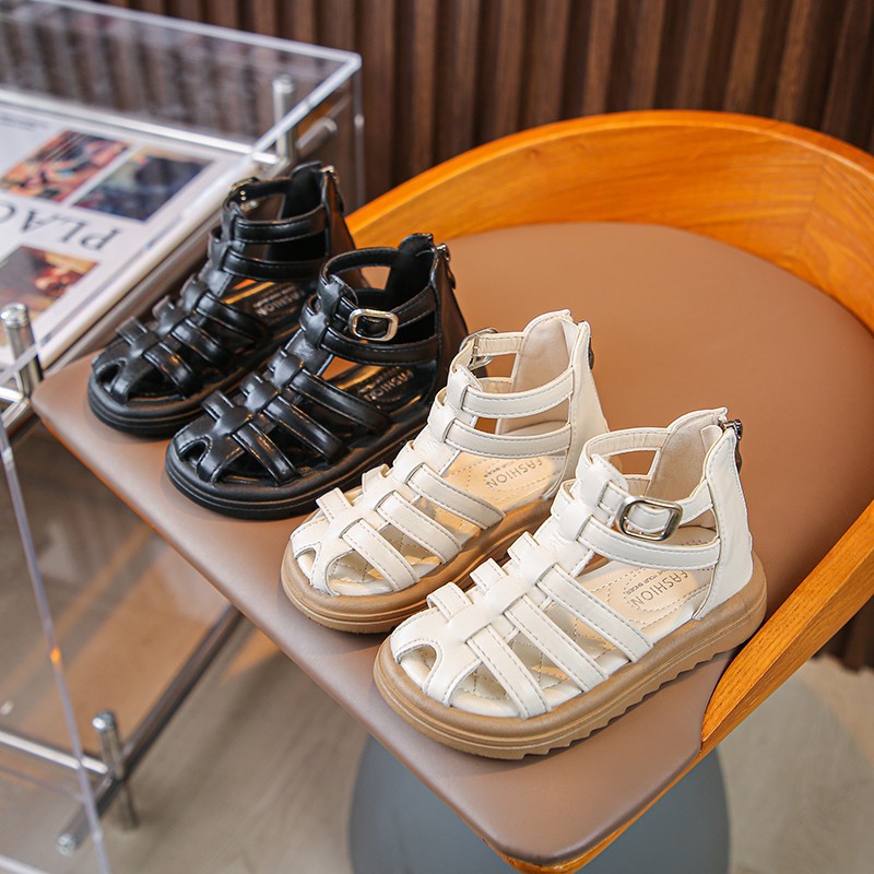 Sandalias romanas para niñas, estilo nuevo verano 2025 para niñas mayores, zapatos de playa de punta cerrada con suela blanda, elegantes zapatos de princesa para niñas a la moda