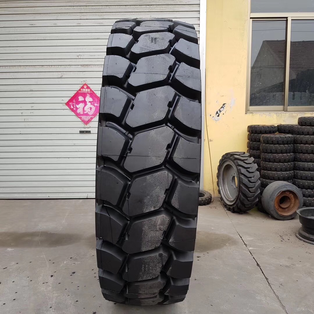 Neumático 18.00R33 del Puerto de las ventas del neumático 1800R33 del camión volquete de la maquinaria de construcción del acero