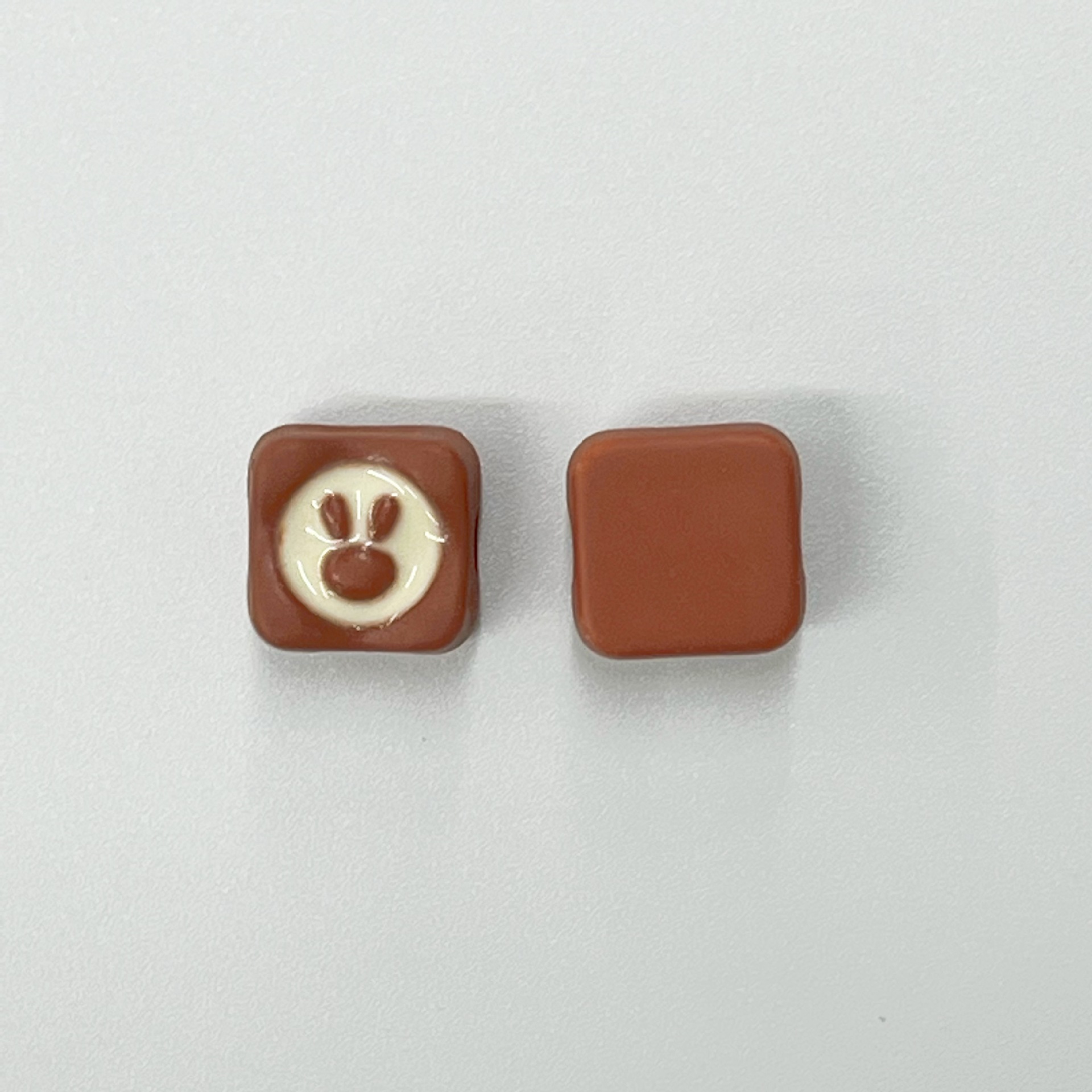 루즈 토끼 패턴 길이 폭 13mm 높이 8mm 구멍 5mm