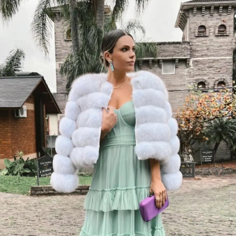 2025 European and American Style Faux Fur Coat, Imitation Fox Fur Patchwork Winter Clothing, Thickened and Warm, Long-Sleeved Short Fur Coat in Stock 2025 European and American Style Faux Fur Coat, Imitation Fox Fur Patchwork Winter Clothing, Thickened and Warm, Long-Sleeved Short Fur Coat in Stock