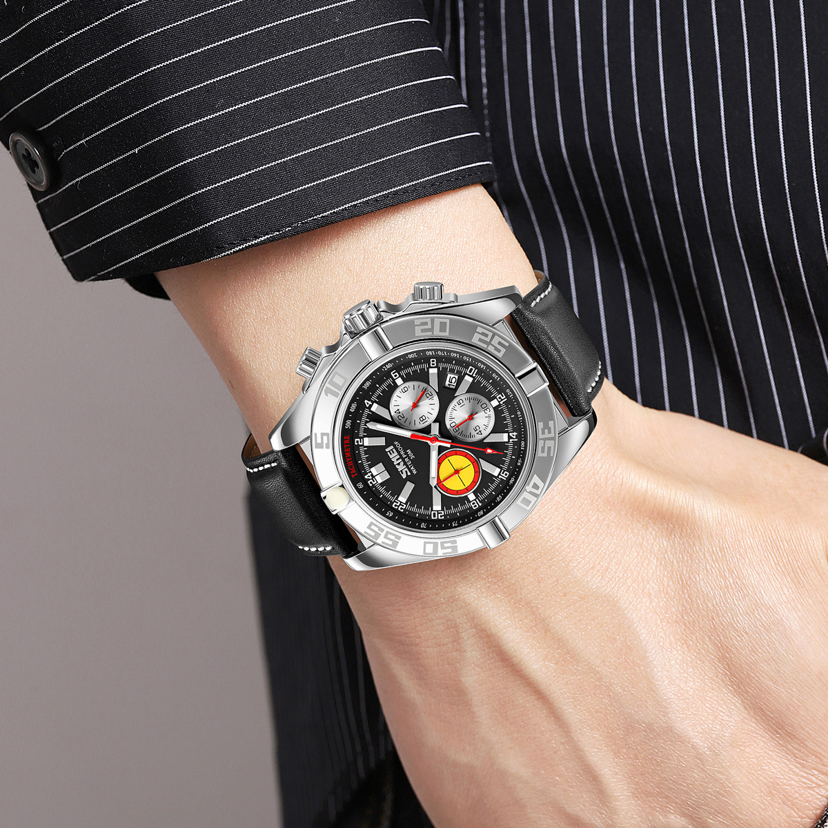 Momento de los relojes de cuarzo deportivo para hombres esfera de tres ojos impermeable nocturna relojes de pulsera transfronterizos al por mayor en stock