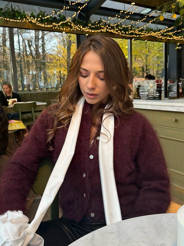 Áo khoác cardigan len nữ dáng ôm cổ tròn tay dài một hàng cúc chất liệu lông mềm mại — Màu hồng, Màu trắng, Màu xám nhạt, Xanh đậm chi tiết 20