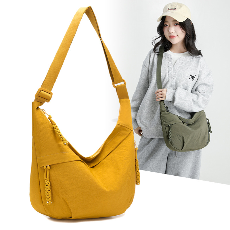 饺子包女大容量斜挎包休闲新款高颜值轻便通勤单肩运动包网红大包