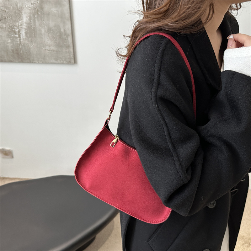 2024 invierno nuevo estilo de nicho de estilo retrógrado diseño de alto valor de la personalidad portátil de hombro de moda casual bolsas axilales