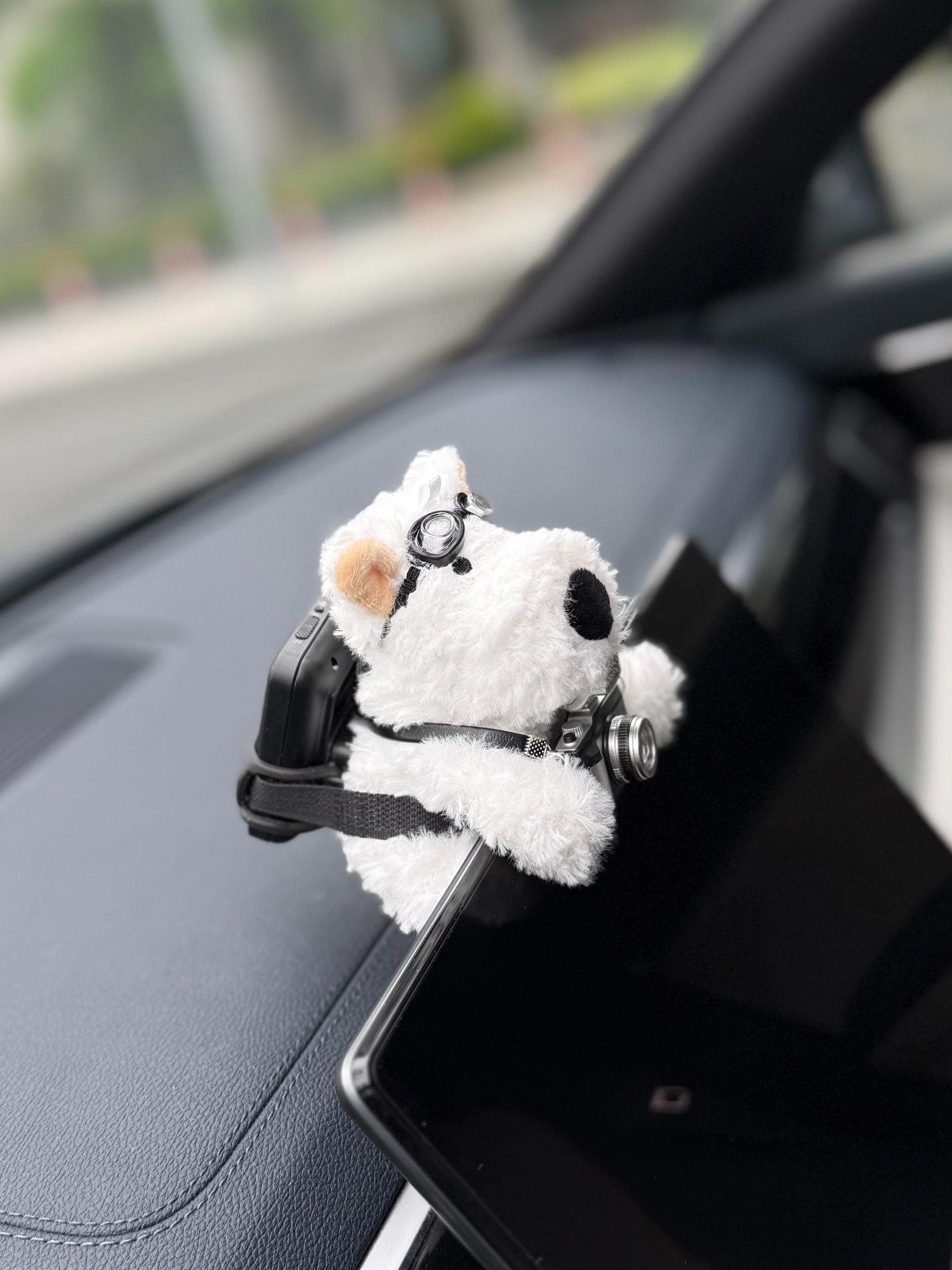 Coffee-colored West Highland etc. stand doll, detachable, no-stick magic accessory, car dashboard decoration, center console ornament