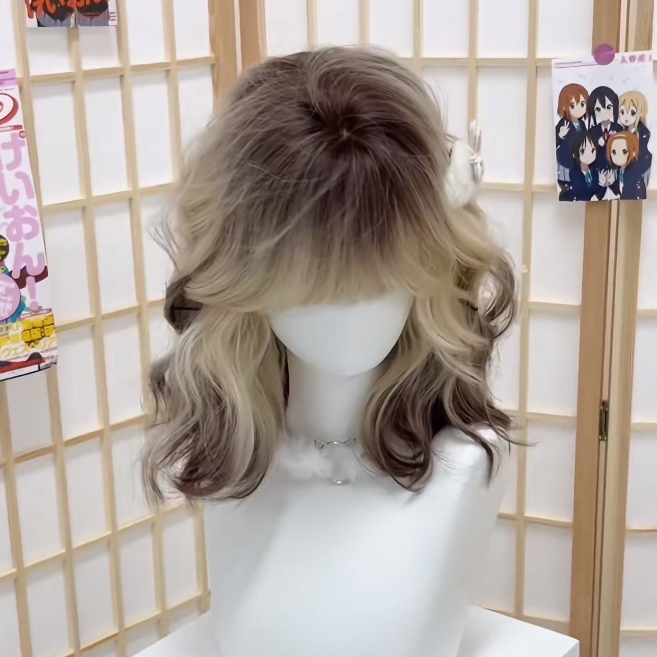 Koni Wigs - Siamese Cat Style Short Curly Pary med svart til gull gradient ullkrøller, Paris-fargeeffekt