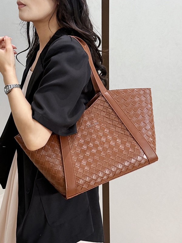 Nuevo bolso Tote marca de bolso plano tejido bolso de hombro de gran capacidad de mujer moda versátil bolso de brazo de viaje