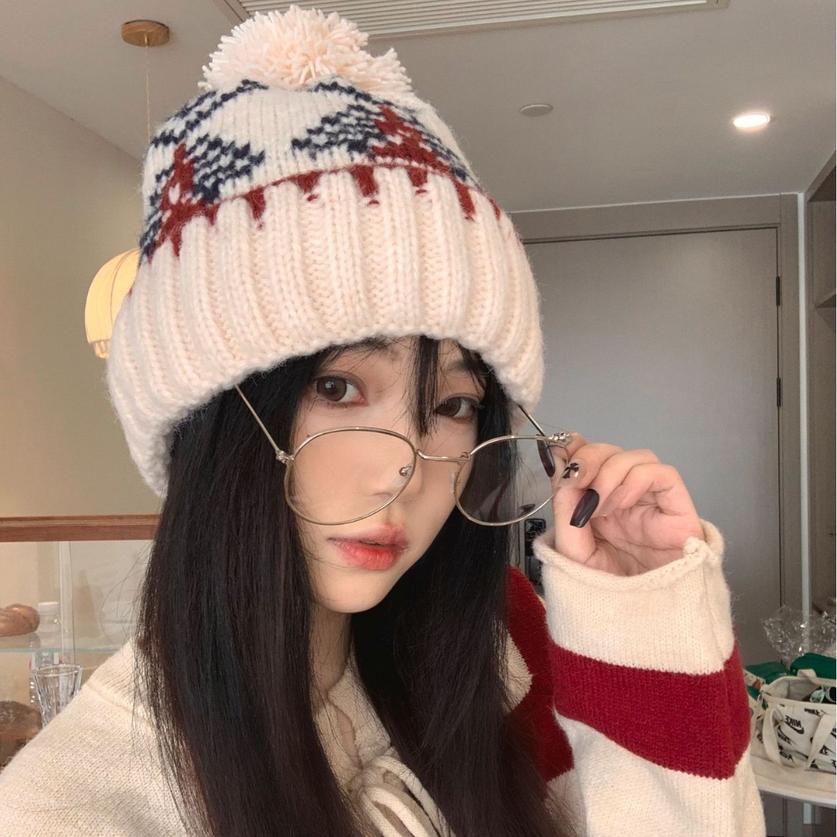 Gorro de punto con pompón, estilo jacquard retro coreano otoñal para mujer, ideal para el invierno. Diseño cálido y acogedor, con protección para las orejas, estilo Fair Isle._voghion.com