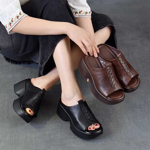 ��һ�ļ��¿��ɸ����⴩¶ֺ��Ь�^��ţƤ�͹�ܛ���и��������
