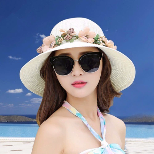 Beach sun hat solar-powered for leisure