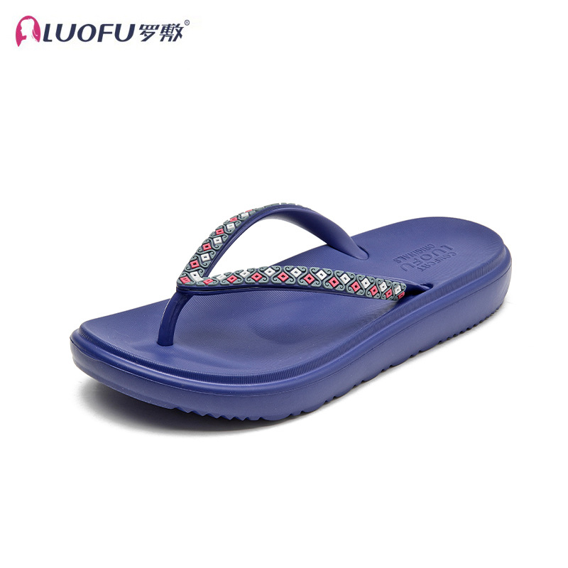 Chanclas de suela gruesa de diamantes de imitación para mujer en verano 2025 nueva moda realce sandalias y zapatillas antideslizantes de vacaciones en la playa