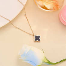 黑白双面四叶草吊坠钛钢项链女韩版简约黑白贝壳网红不掉色锁骨链