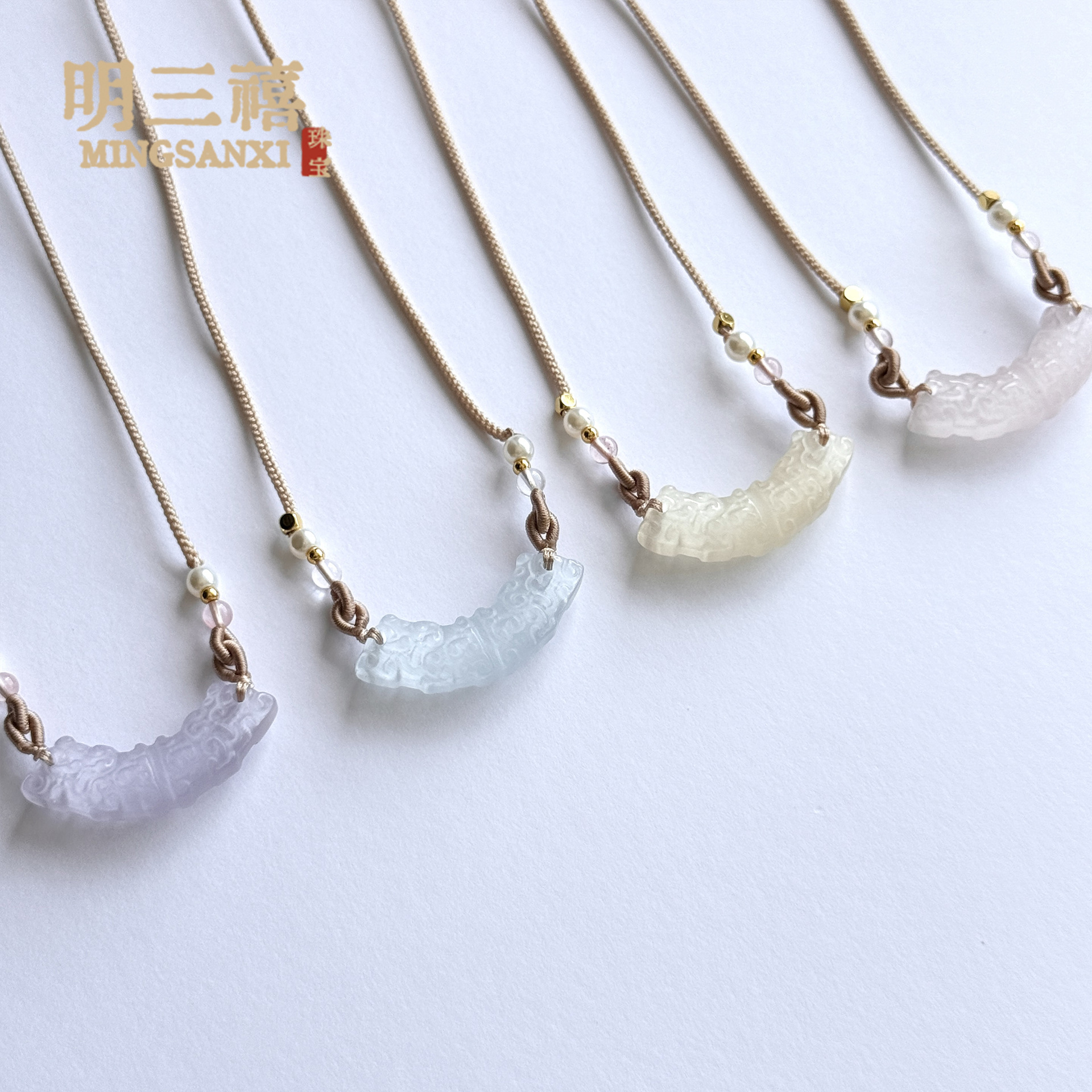Factory direct sales of icy clear cat's eye jade balance pendant, exquisitely crafted meander pattern necklace pendant, glass imitation agate niche pendant.