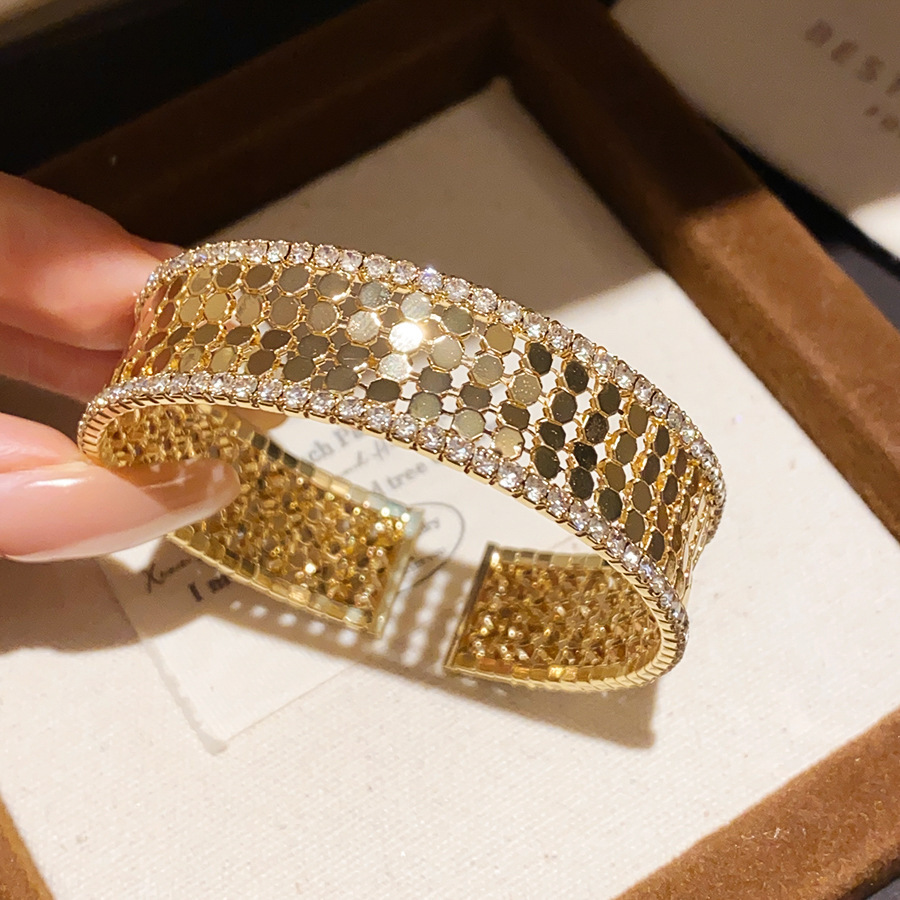 El temperamento francés arco de zircon pulsera de doble capa dulce ins pulsera de viento lujoso ligero de alto nivel sensación de joyas versátiles para mujeres