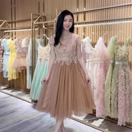 2026年春夏立体蕾丝花瓣拼接网纱连衣裙中长款裙摆裙子
