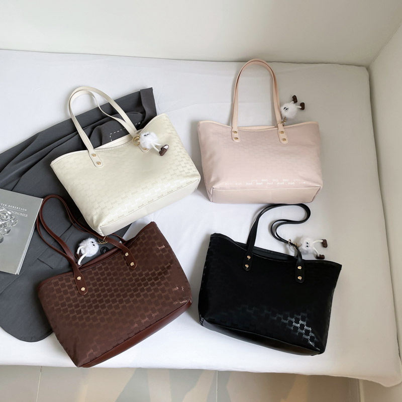 Moda transfronteriza letras reticulares portátiles bolsas de mano simples bolsas de mujer 2025 nuevo hombro de gran capacidad bolsas de brazo de marea