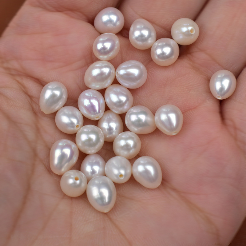Organic beads from pearl drop-shaped