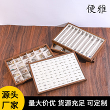 �ں���ɫ�鱦����չʾ��������ָ���ɶ������������ִ���Ʒ���¿�