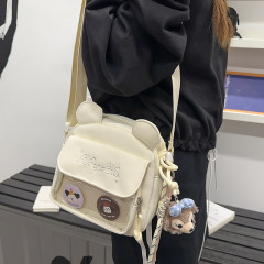 日本のかわいいバッグの女性は、学生のカジュアルなショルダーバッグを包んで旅行するショルダーバッグの携帯バッグを持っています