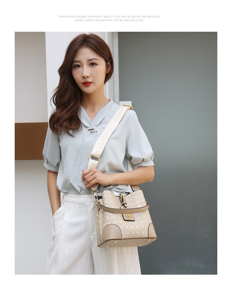2023 Autumn New Live Broadcast Good Style Printed Large Capacity Bucket Bag Women's PU Contrast Color Wide Shoulder Strap Crossbody Bag_voghion.com
