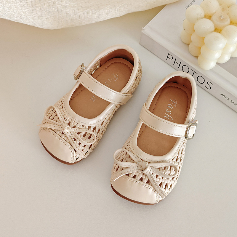 Niños trenzando sandalias de suela suave 2026 verano de moda de chicas zapatos de cuero de arco superficial zapatos