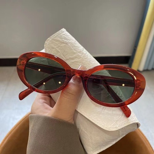 Euro-American UV-protective sun glasses with leopard print frame, cat-eye oval shape, high-end, wood material, for women.