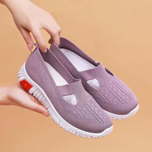 New shoes for the elderly and women, one-step lightweight soft-soled walking shoes, summer breathable middle-aged and elderly sports running shoes for mothers