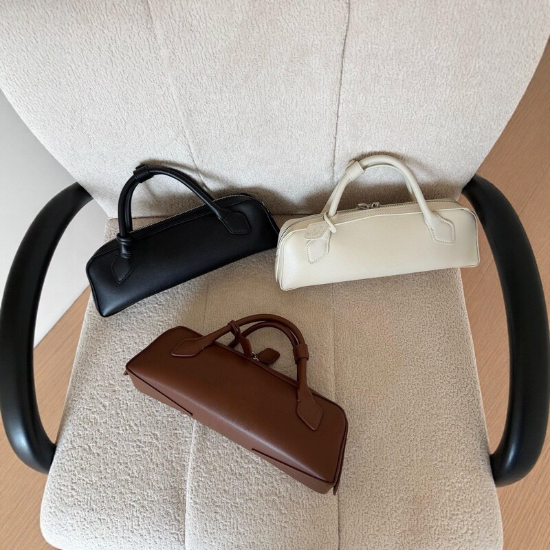 Alaia Handbag Made of Genuine Leather, Vintage Evening Bag with Niche Design, Fashionable Dachshund Design, High-End Feel Handbag